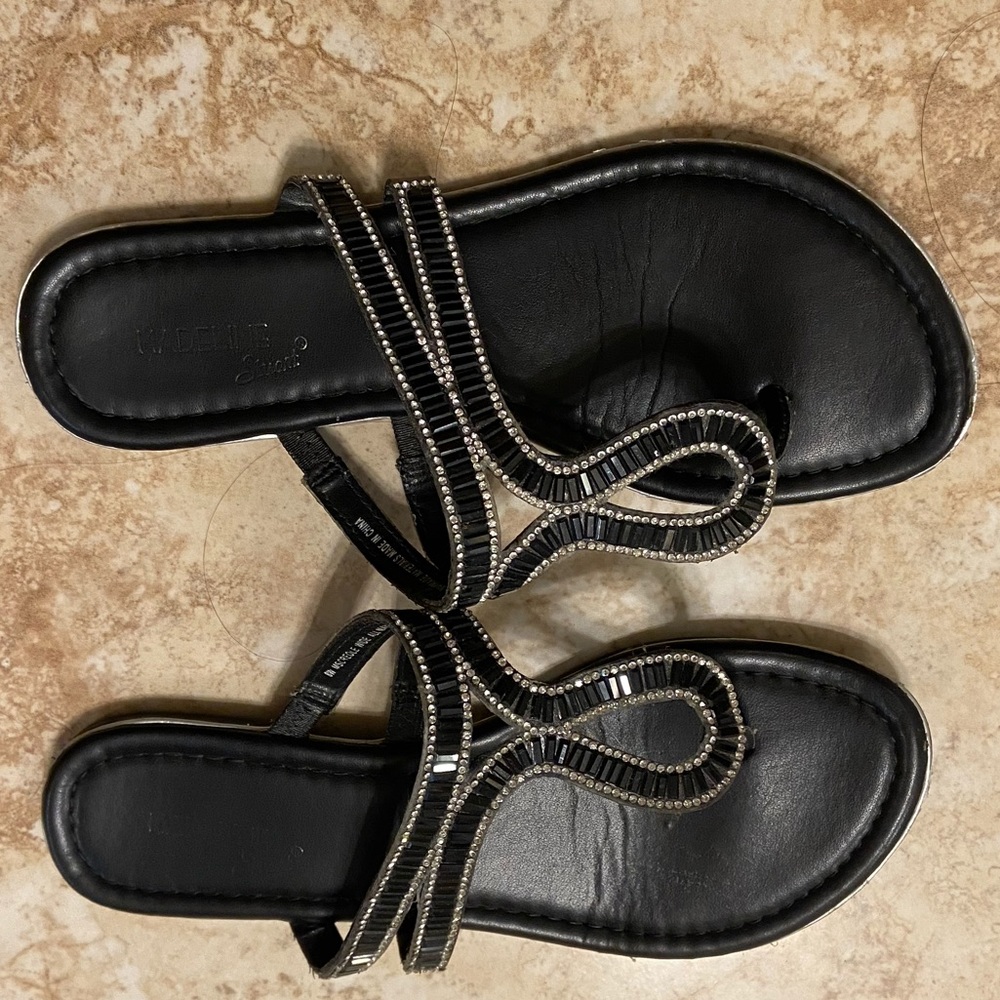 $20 size 8W Madeline Stuart rhinestone blk sandals